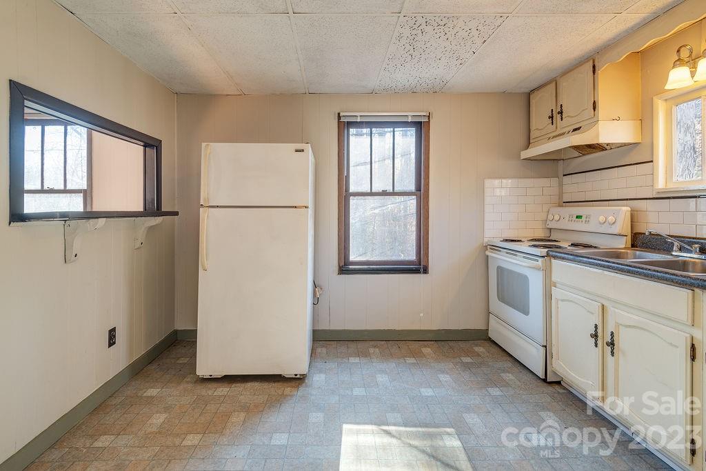 133 Iris Street Asheville NC 28803