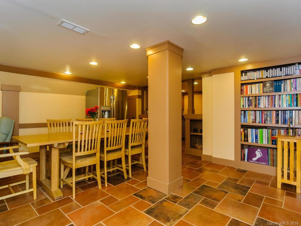 18-20 Beverly Road W Asheville NC 28806