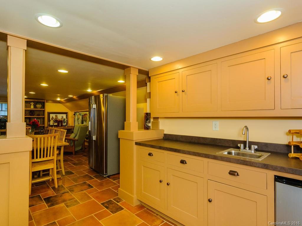 18-20 Beverly Road W Asheville NC 28806