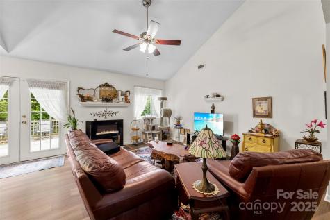 2836 Huntingtowne Farms Lane Charlotte NC 28210