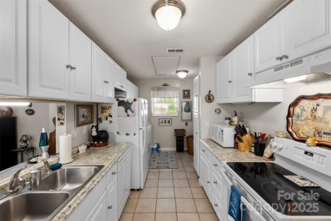 2836 Huntingtowne Farms Lane Charlotte NC 28210