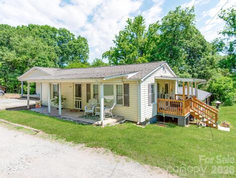 102 Lanier Street Mount Holly NC 28120