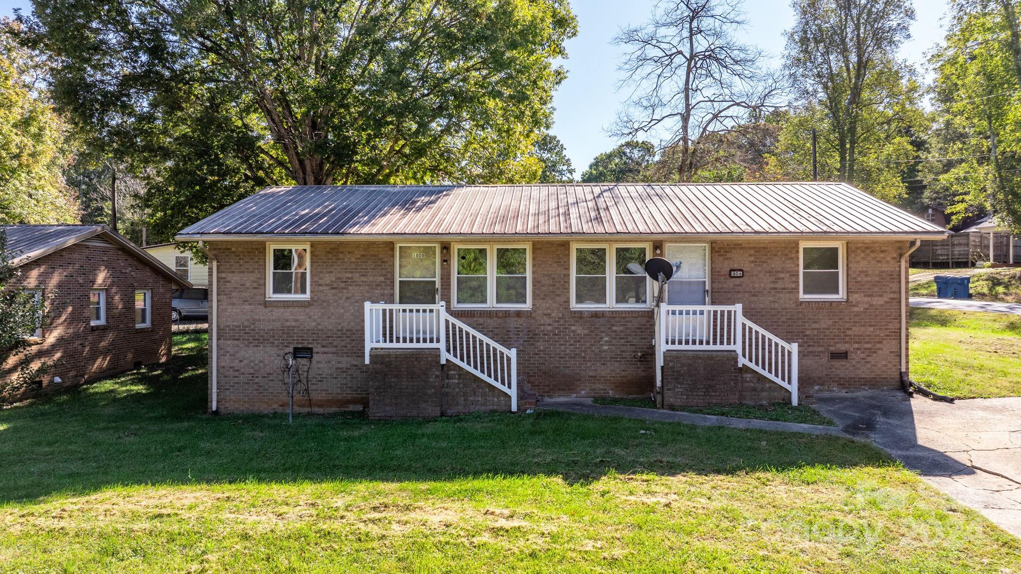 1806 & 1808 22nd Street NE Hickory NC 28601