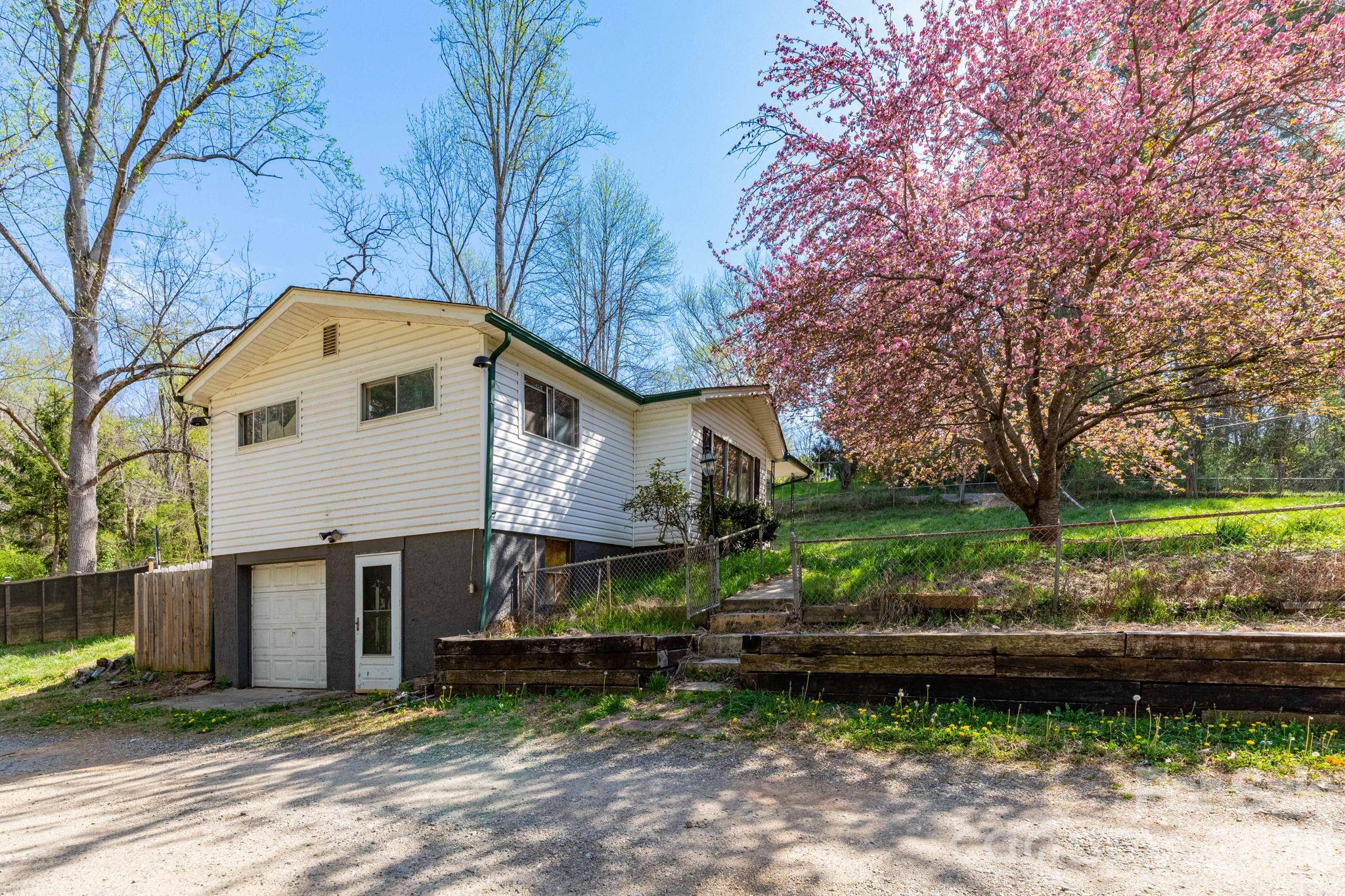 135 Sardis Drive Asheville NC 28806