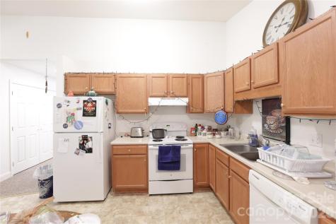 1302 Stanwood Lane Hendersonville NC 28739