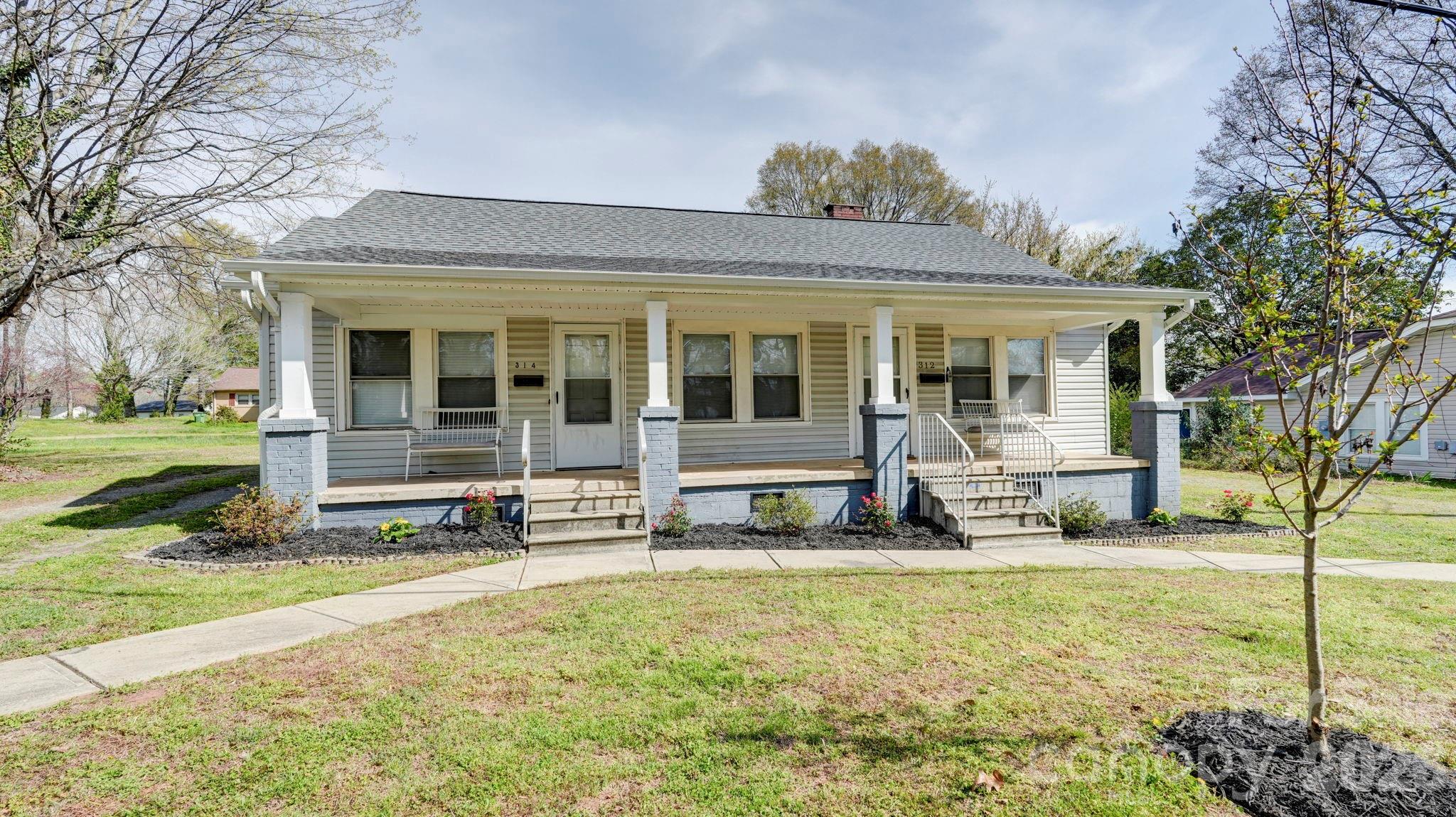 312 & 314 W Charlotte Avenue Mount Holly NC 28120