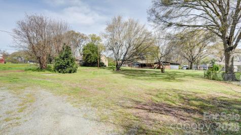 312 & 314 W Charlotte Avenue Mount Holly NC 28120