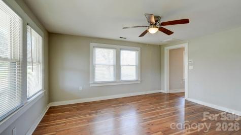 312 & 314 W Charlotte Avenue Mount Holly NC 28120