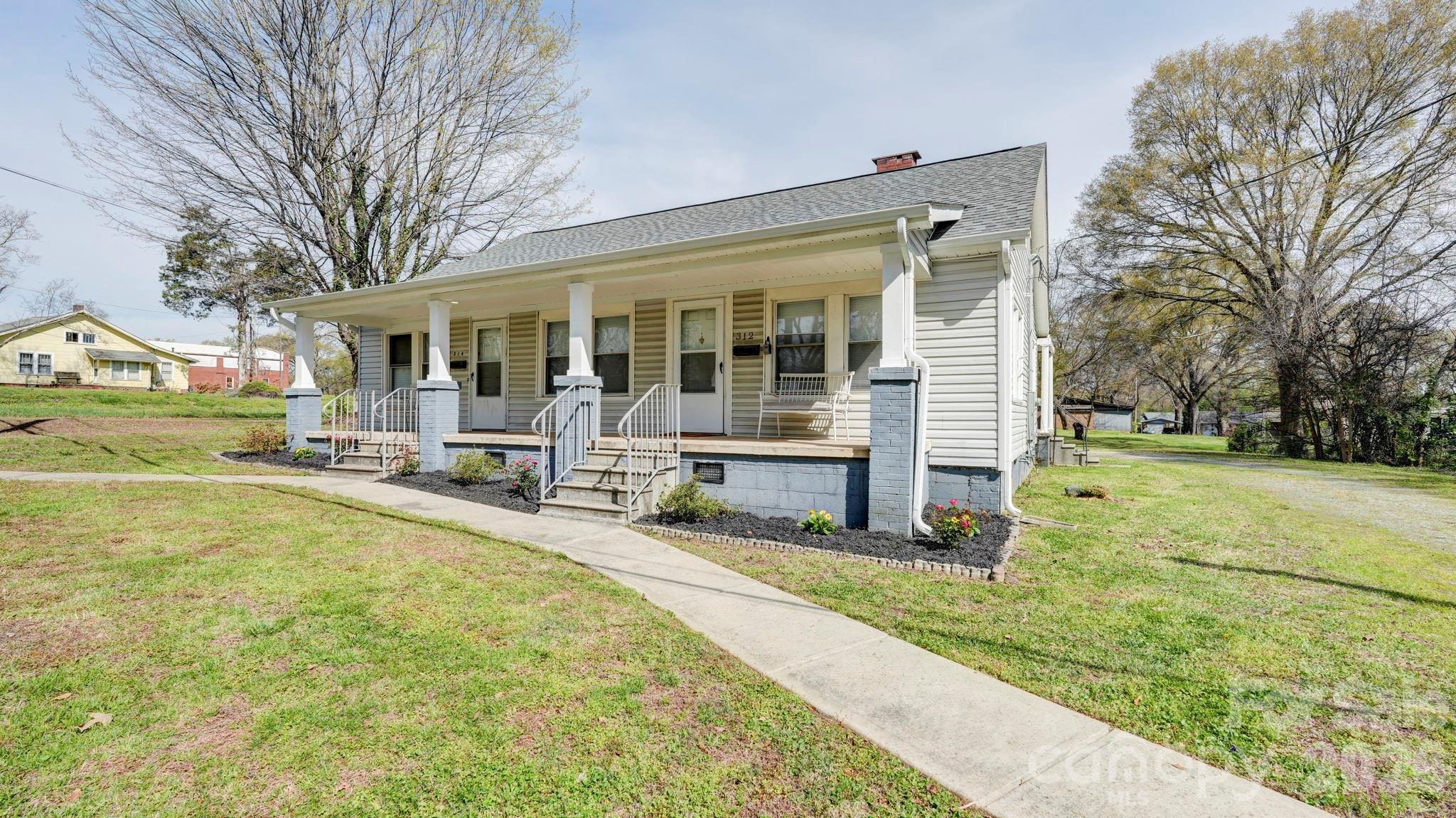 312 & 314 W Charlotte Avenue Mount Holly NC 28120