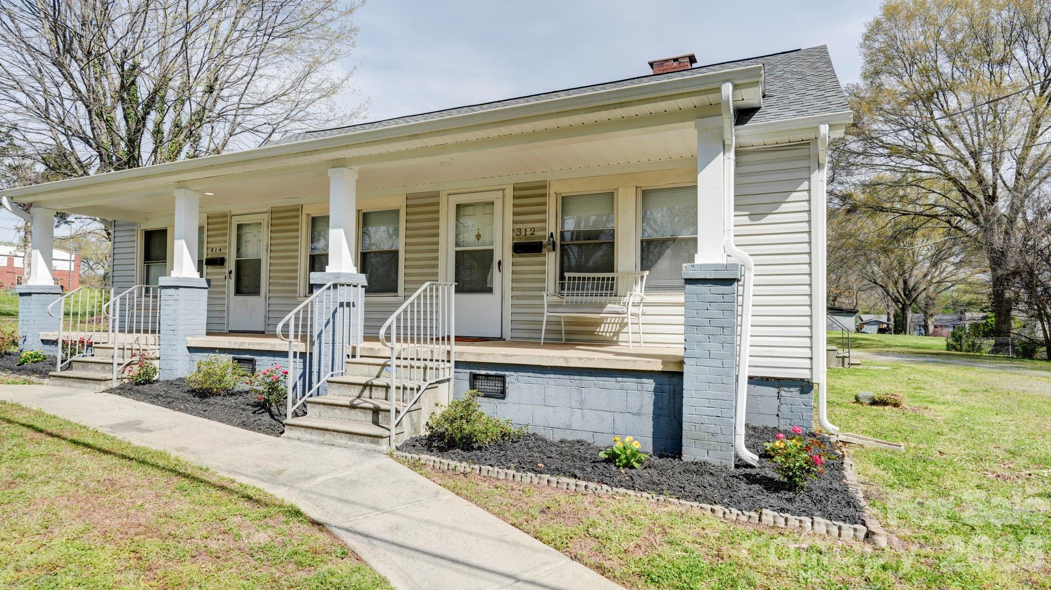 312 & 314 W Charlotte Avenue Mount Holly NC 28120