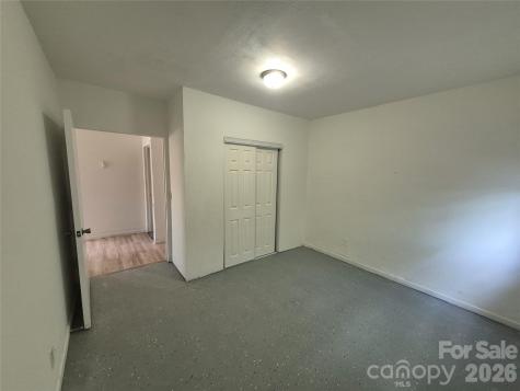1745 Meadowbrook Terrace Hendersonville NC 28792