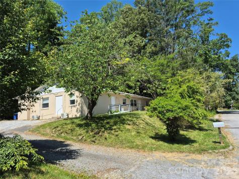 1745 Meadowbrook Terrace Hendersonville NC 28792