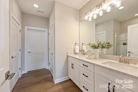 8017 Joy Crossing Lane Charlotte NC 28214