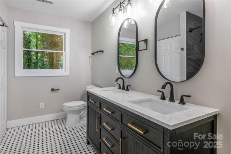 118 Rugby Forest Lane Hendersonville NC 28791