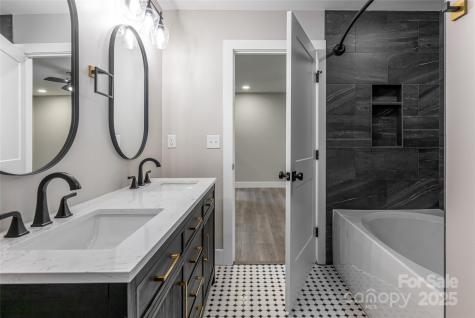 118 Rugby Forest Lane Hendersonville NC 28791