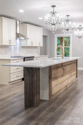 118 Rugby Forest Lane Hendersonville NC 28791