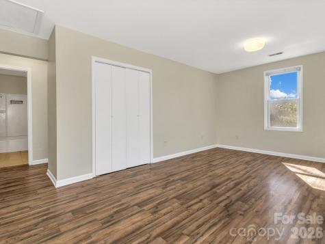 114 Elden Street Hendersonville NC 28791