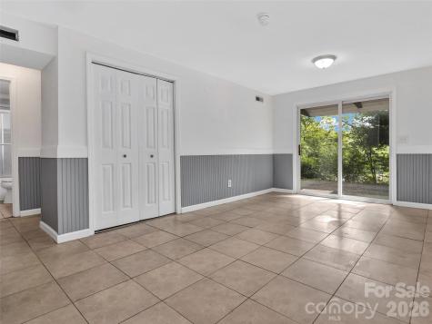 114 Elden Street Hendersonville NC 28791