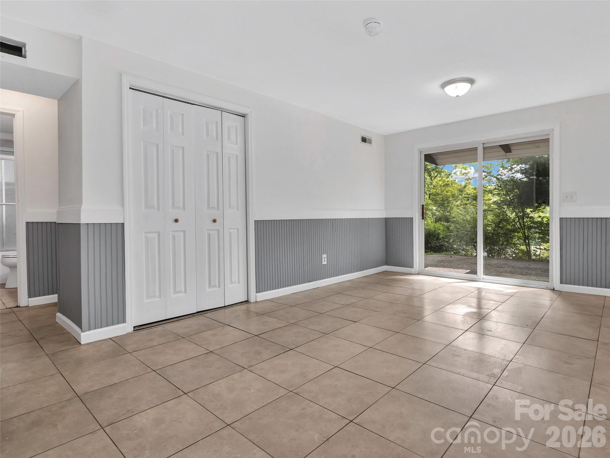 114 Elden Street Hendersonville NC 28791
