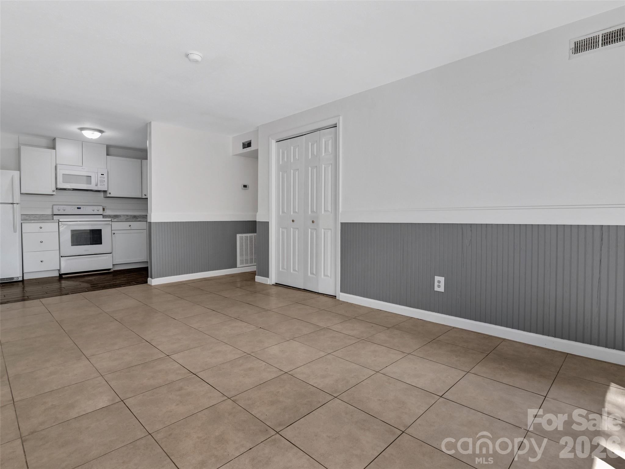114 Elden Street Hendersonville NC 28791