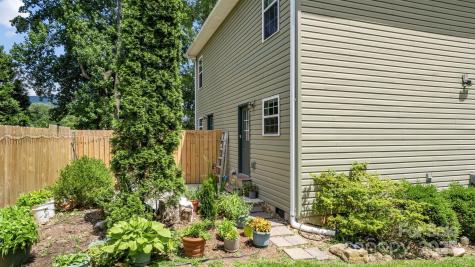 212 & 214 Portmanvilla Road Black Mountain NC 28711