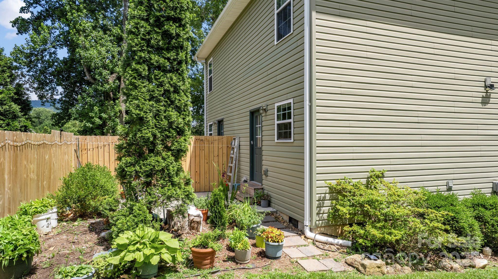 212 & 214 Portmanvilla Road Black Mountain NC 28711