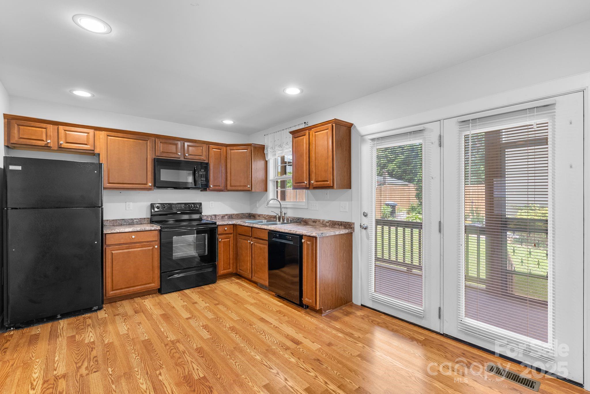 212 & 214 Portmanvilla Road Black Mountain NC 28711