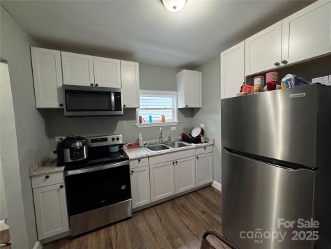 81 Academy Avenue NW Concord NC 28025