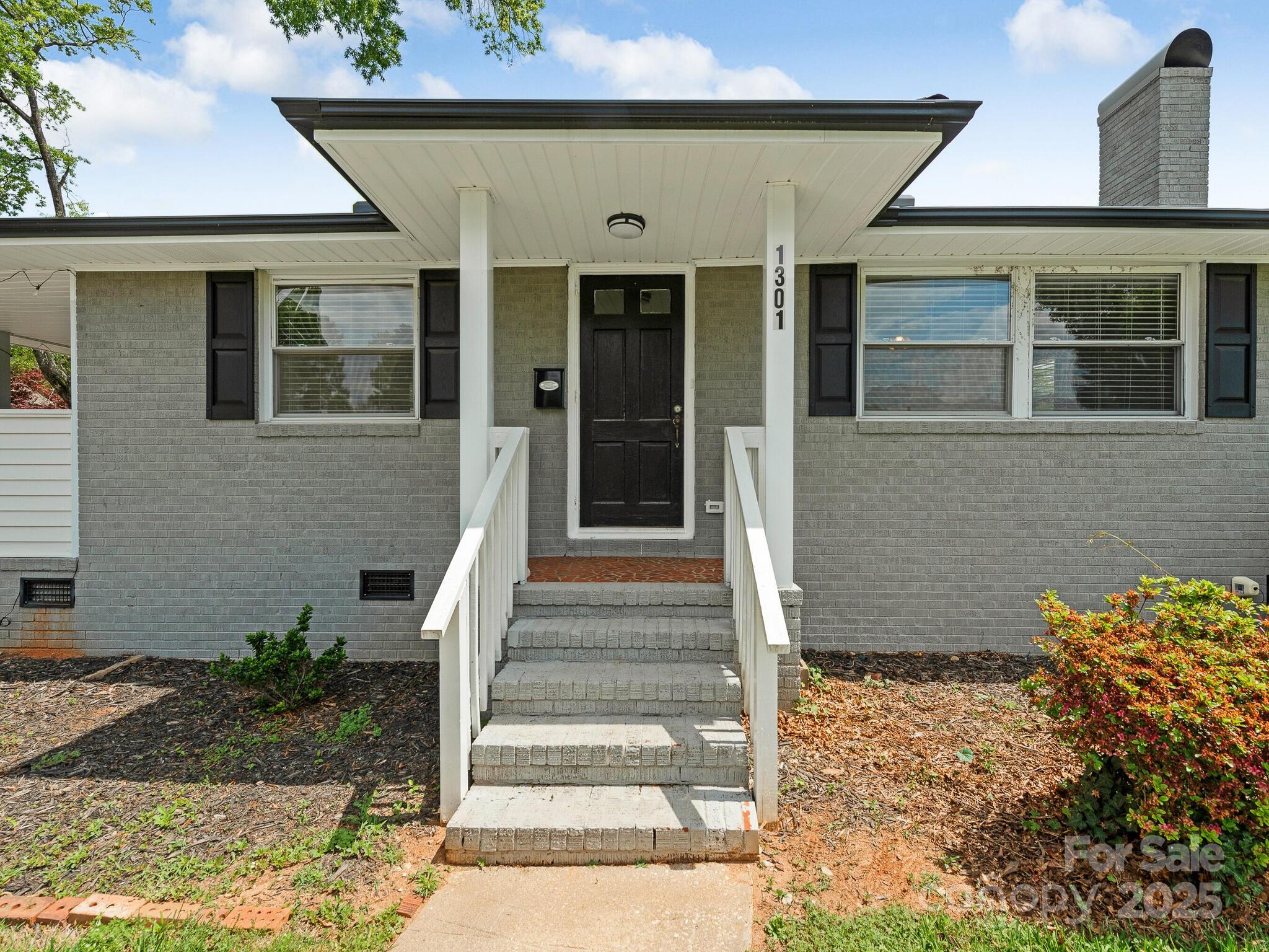 1301 S Kings Drive Charlotte NC 28207