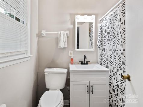 621 A,b,c & 623 Price Road Hendersonville NC 28739