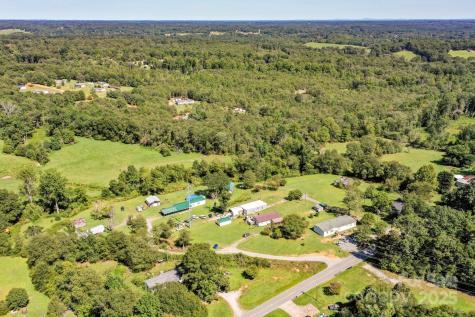 827 Old Henrietta Road Forest City NC 28043