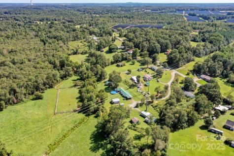 827 Old Henrietta Road Forest City NC 28043