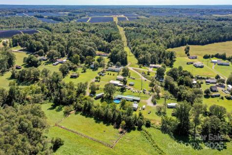 827 Old Henrietta Road Forest City NC 28043