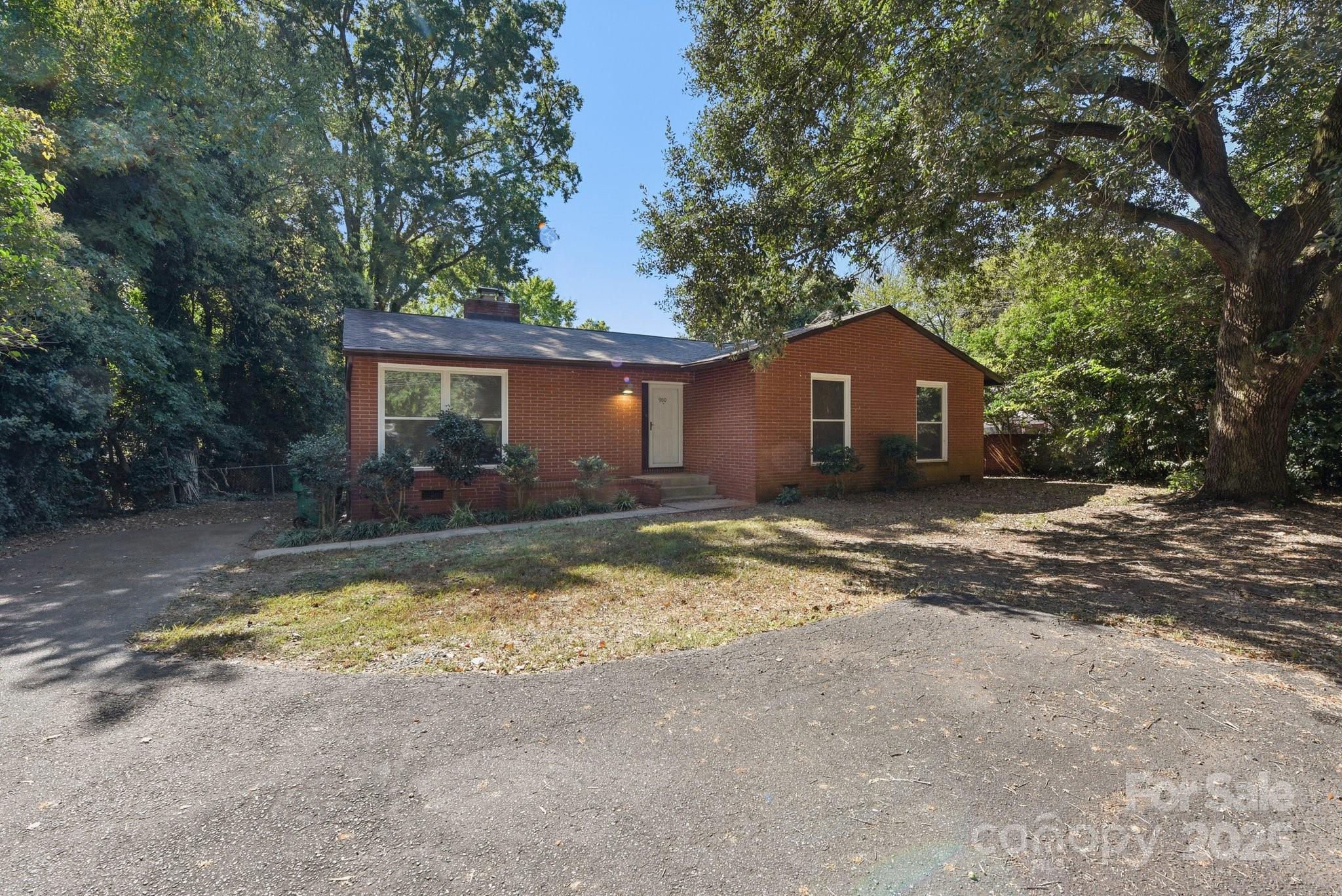 900 E Woodlawn Road Charlotte NC 28209