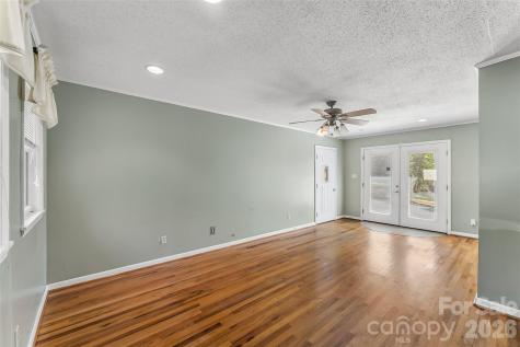 512 Paxton Creek Road Marion NC 28752