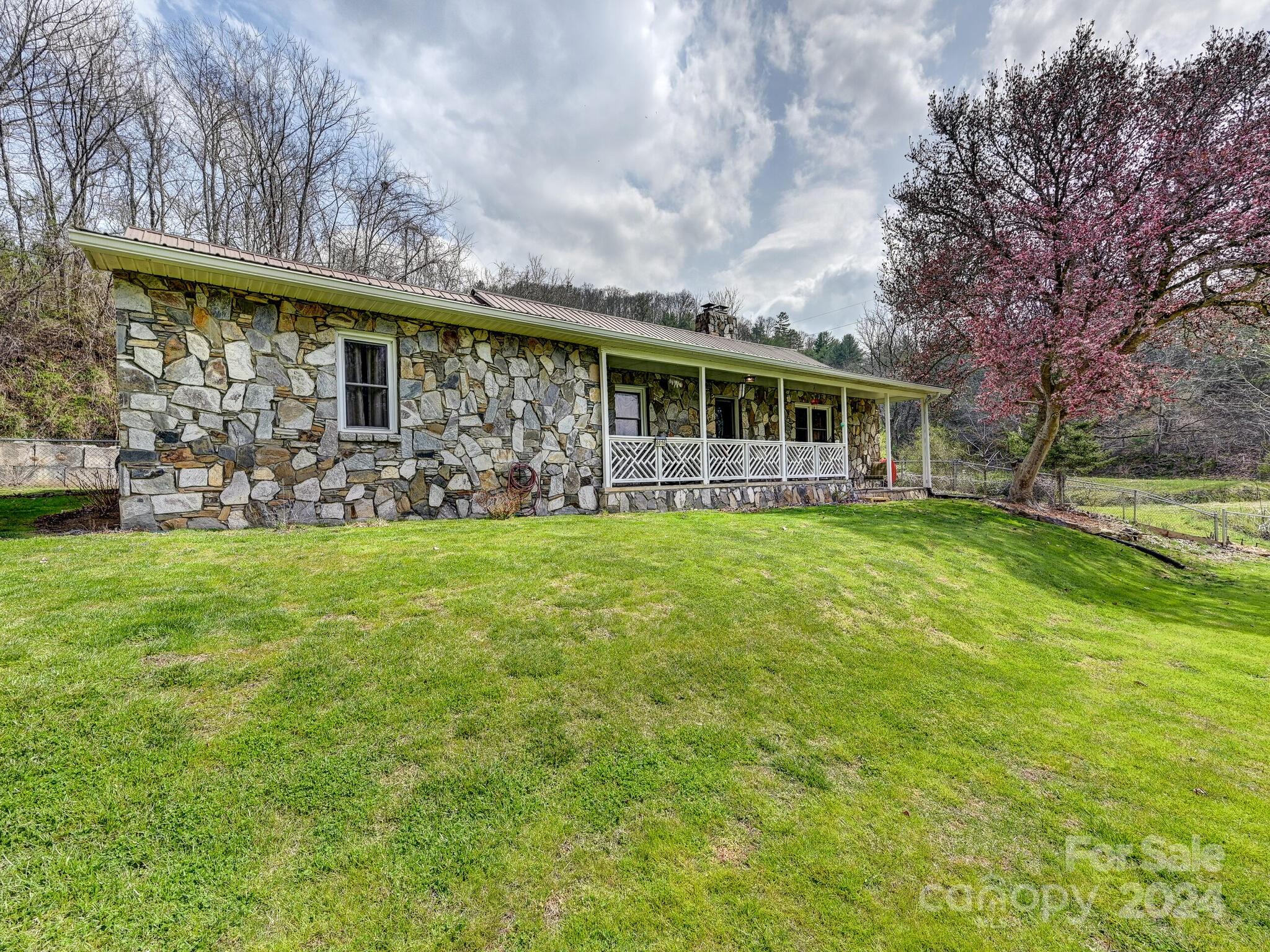 8016 Us 25/70 Highway Marshall NC 28753