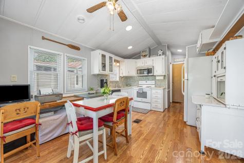 125 Maple Street New London NC 28127