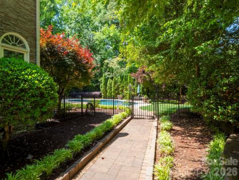 5219 Cadbury Court Charlotte NC 28277
