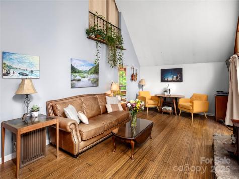 756 Pole Creasman Road Asheville NC 28806