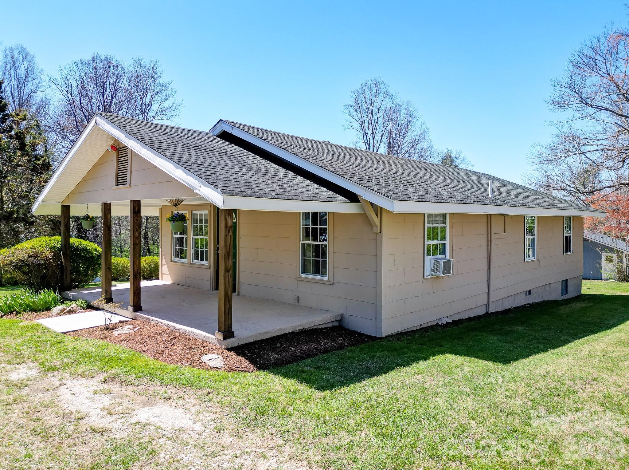 438 Loop Road Hendersonville NC 28792