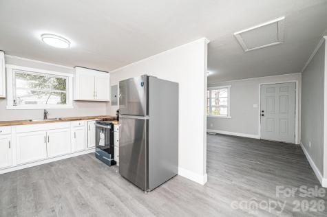 25 N Davis Avenue Newton NC 28658
