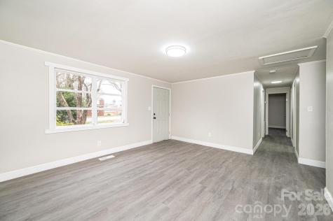 25 N Davis Avenue Newton NC 28658