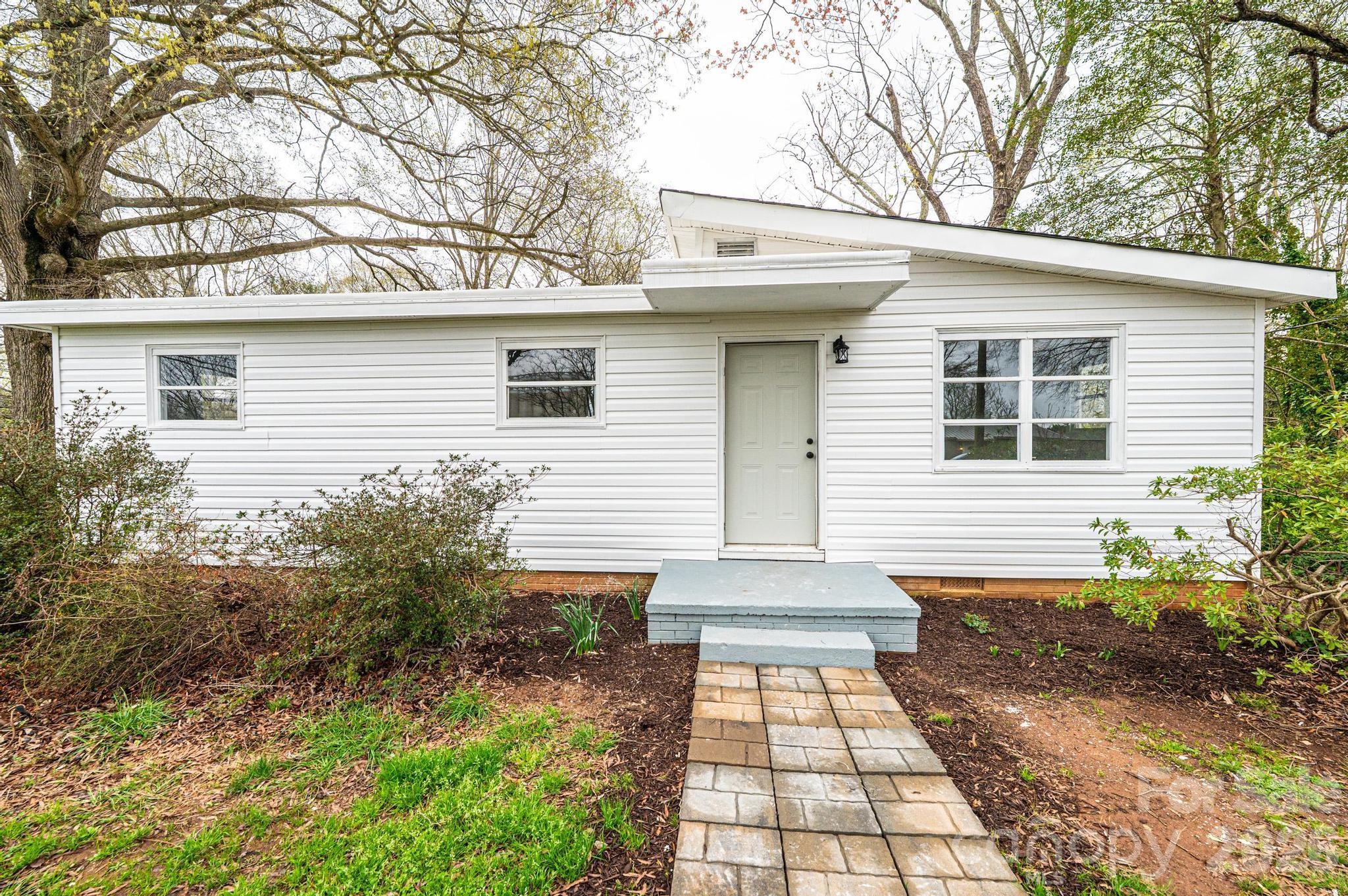 25 N Davis Avenue Newton NC 28658