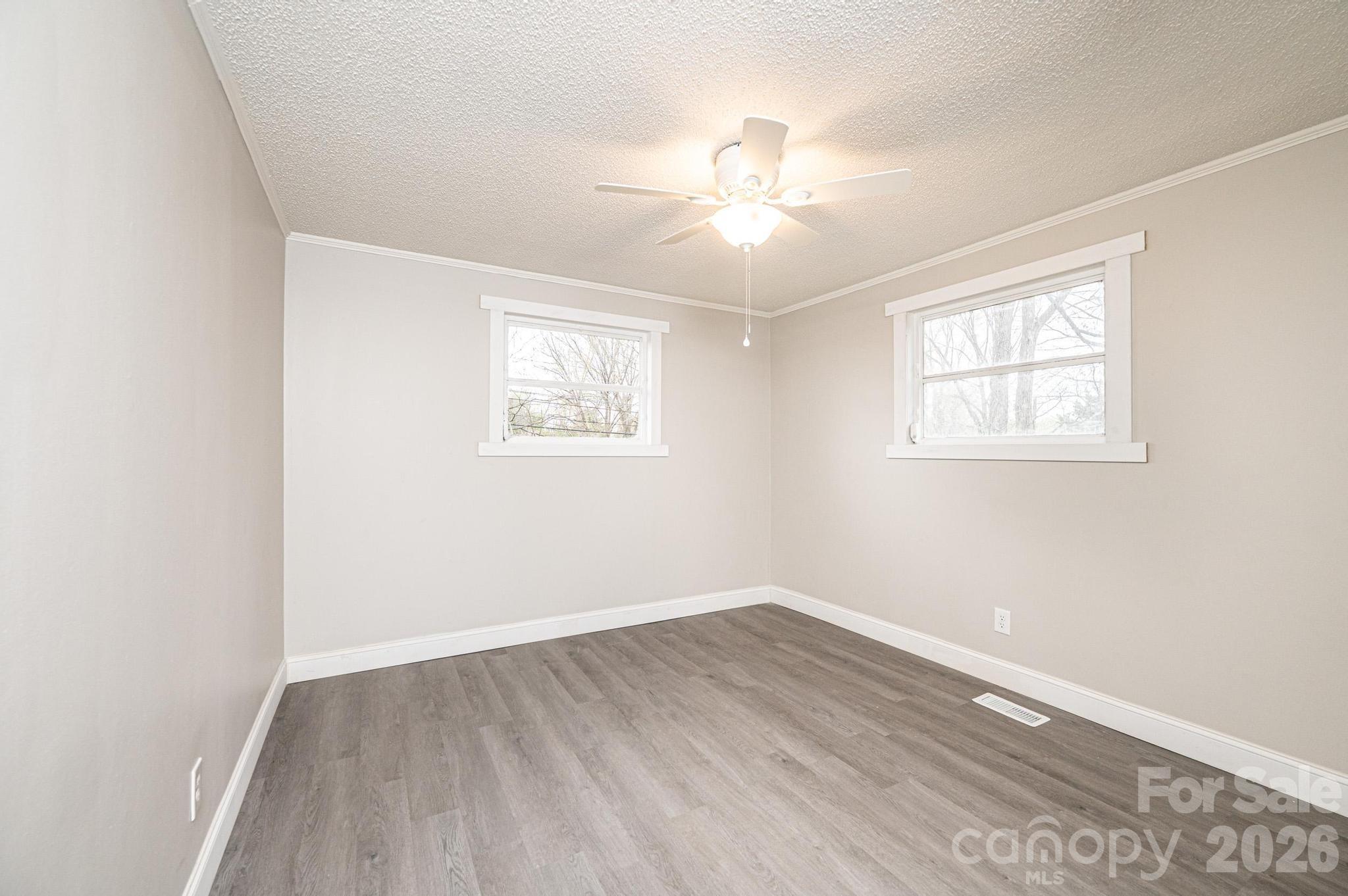25 N Davis Avenue Newton NC 28658