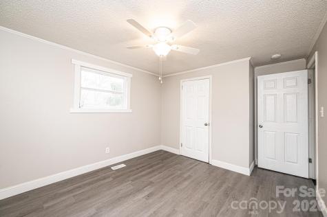 25 N Davis Avenue Newton NC 28658
