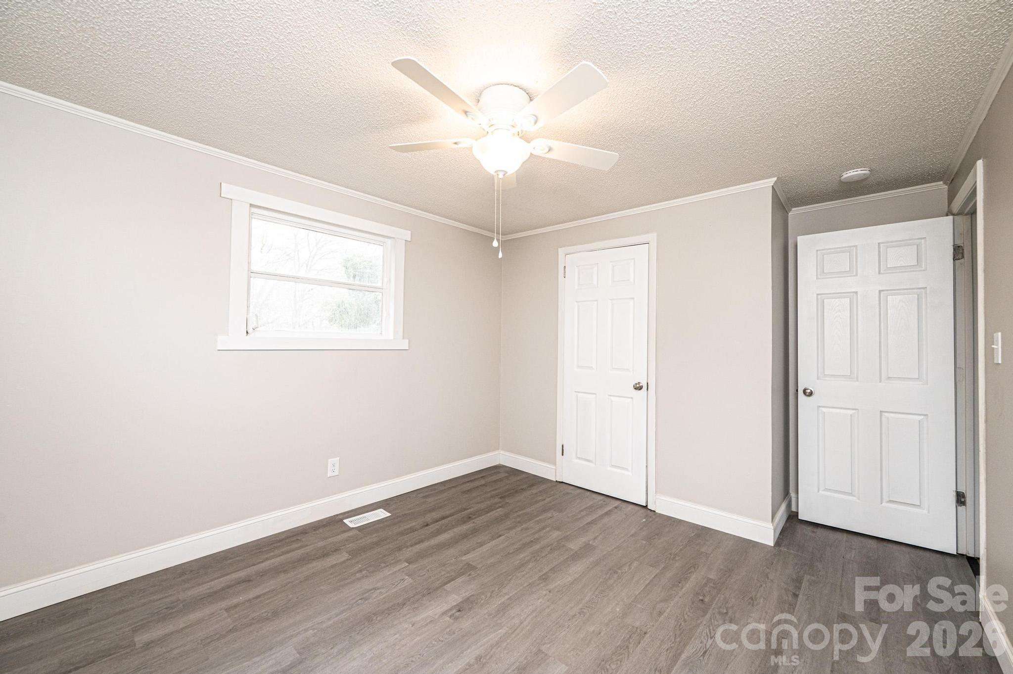 25 N Davis Avenue Newton NC 28658