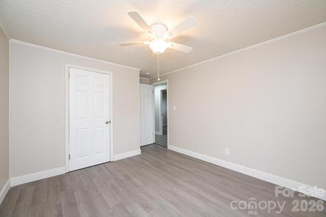 25 N Davis Avenue Newton NC 28658