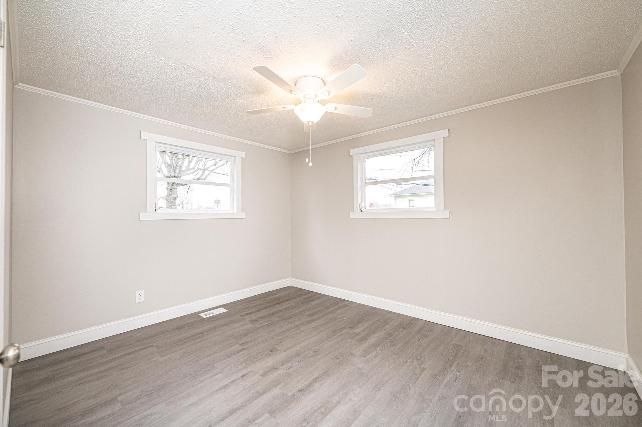 25 N Davis Avenue Newton NC 28658