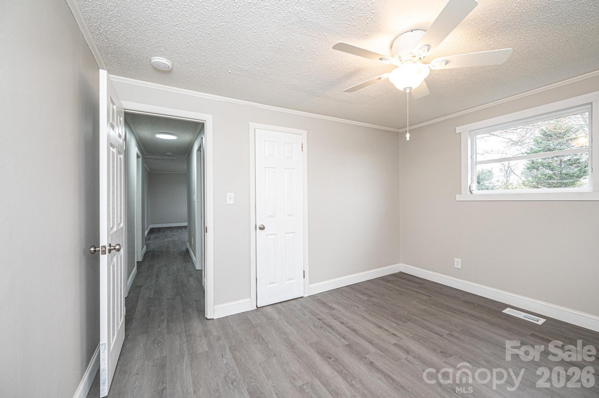 25 N Davis Avenue Newton NC 28658