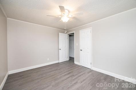 25 N Davis Avenue Newton NC 28658